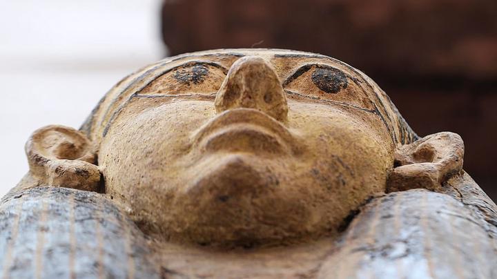 2500yearold-intact-and-sealed-coffins-are-discovered-in-giza-egypt